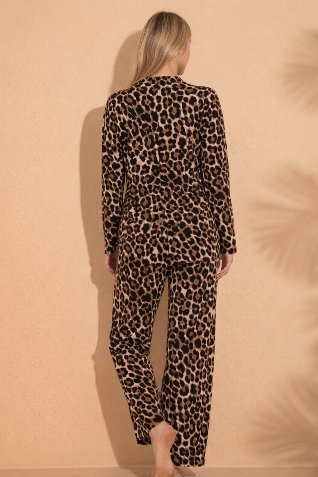 Kadın Leopar Desenli Uzun Kol Gömlek Yaka Pijama Takımı