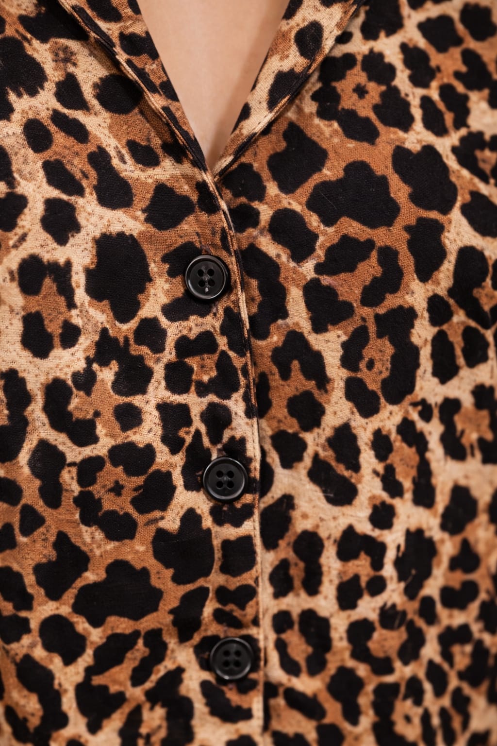 Kadın Leopar Desenli Uzun Kol Gömlek Yaka Pijama Takımı